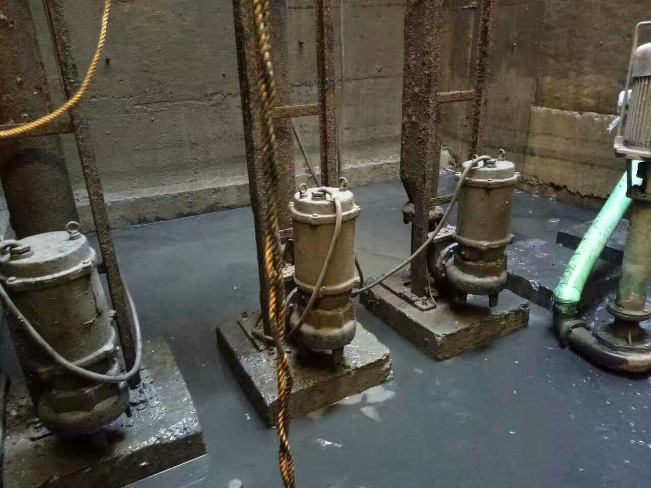 高邮污水池清理